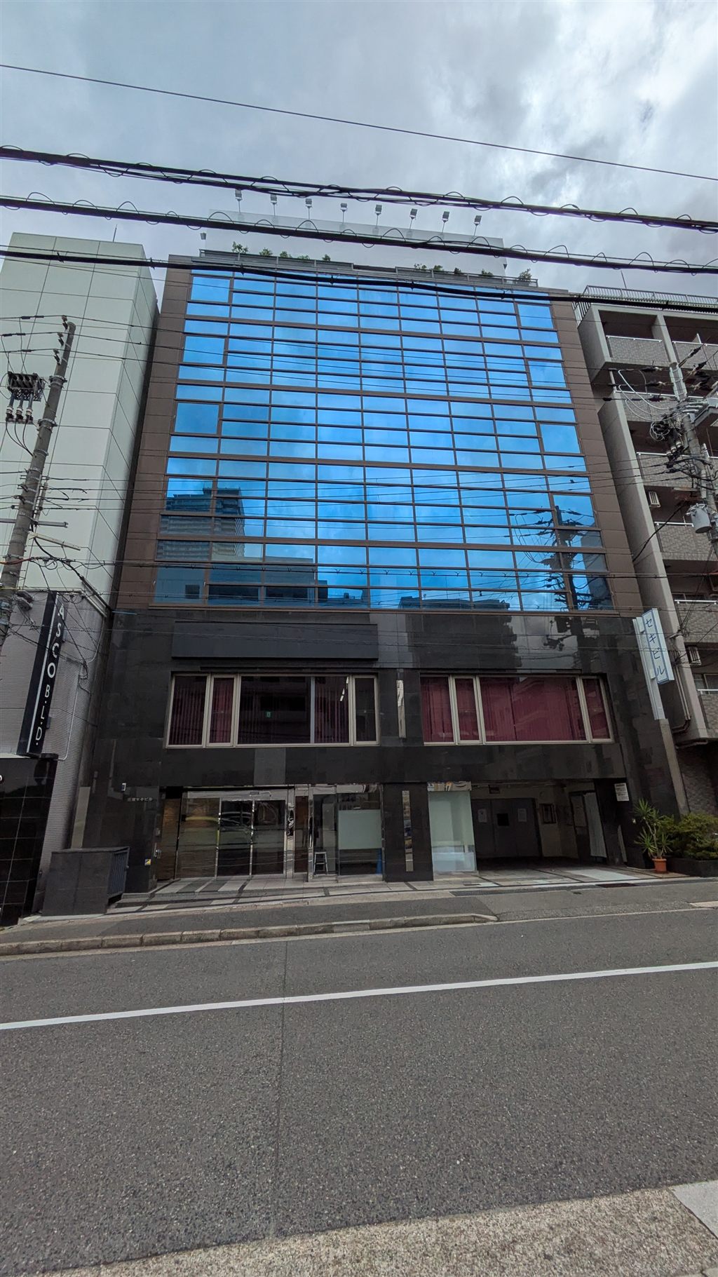 Muse三宮駅前校 の入居ビル外観