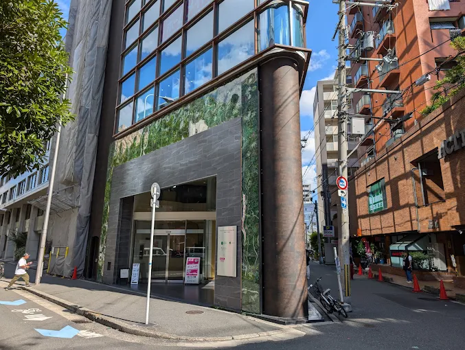 Nobody大阪梅田校 の入居ビル外観