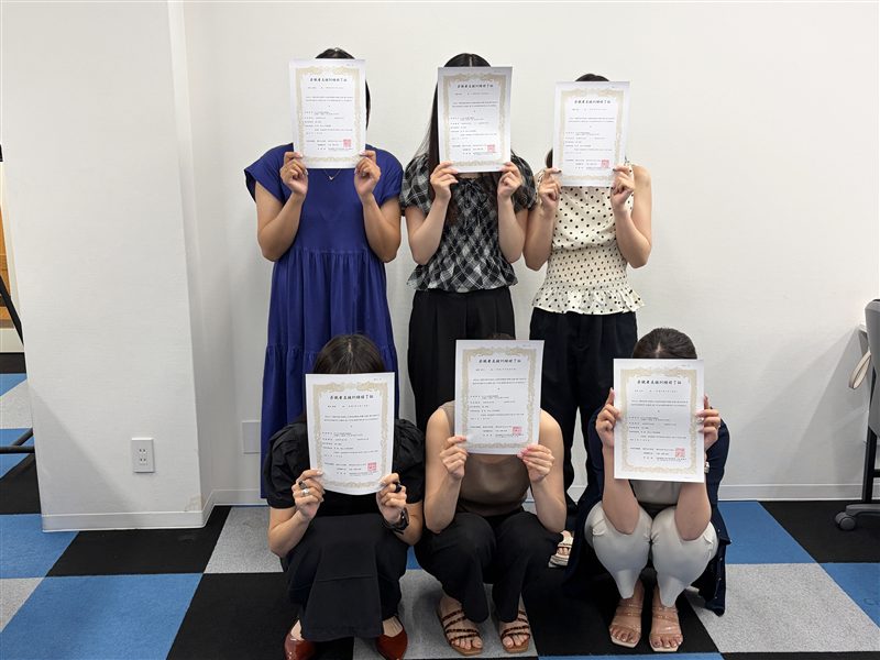 ネイリスト養成科 修了式の記念写真