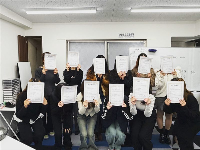 ネイリスト養成科 修了式の記念写真