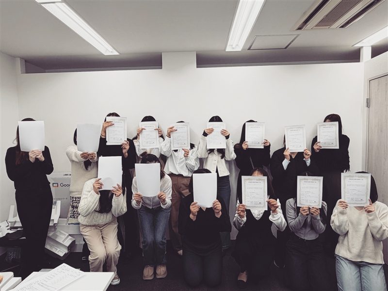 ネイリスト養成科 修了式の記念写真