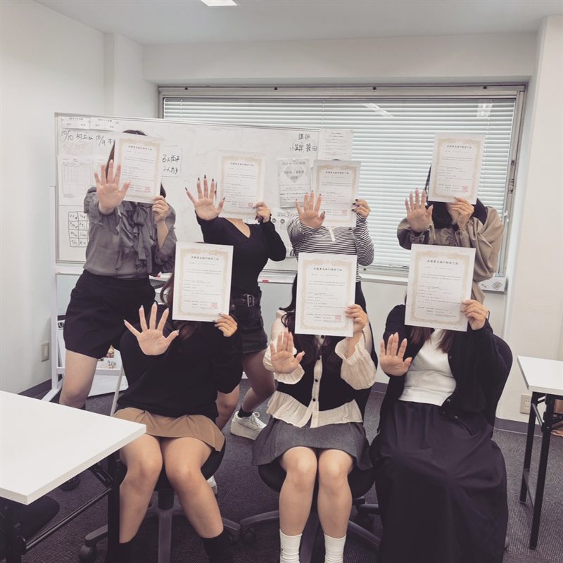 ネイリスト養成科 修了式の記念写真